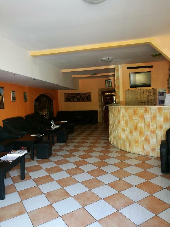 Hotel Dona ママイア エクステリア 写真