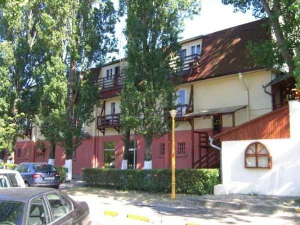 Hotel Dona ママイア エクステリア 写真
